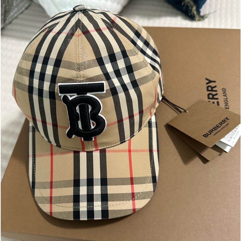 NEW BURBERRY AUTHENTIC HAT